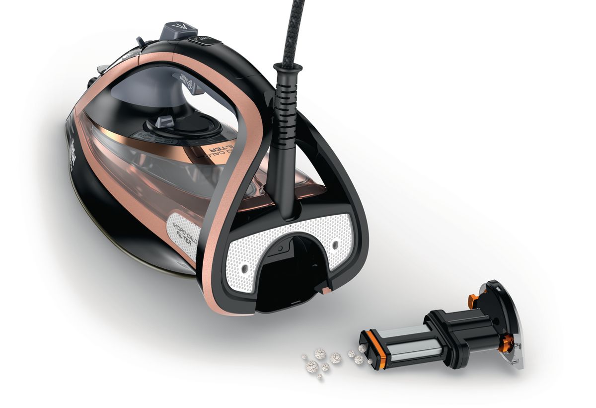 Απεικονίζεται το σίδερο με το φίλτρο να έχει αφαιρεθεί και να είναι δίπλα.